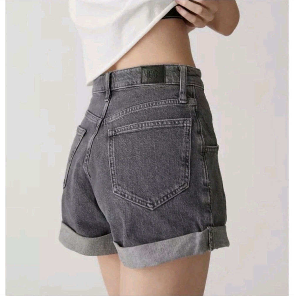 BDG Mom High Rise Jean Shorts Size 26 Black Denim
